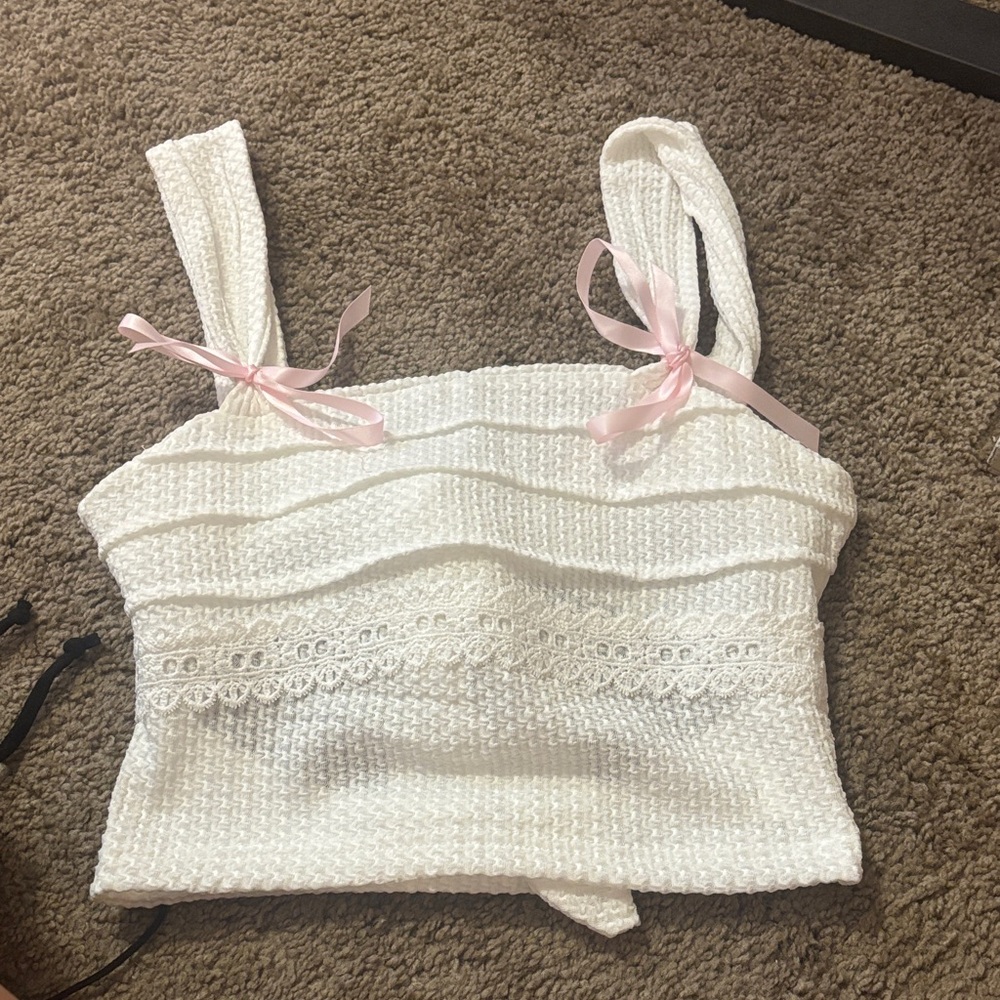 white tank with bows